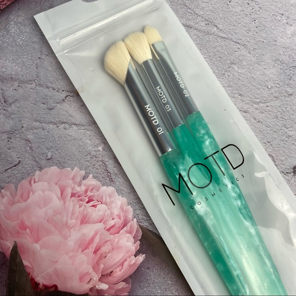 🌟 2 Day Sale🌟 Seas the Day, Makeup Brush Set by MOTD COSMETICS - Picture 2 of 8